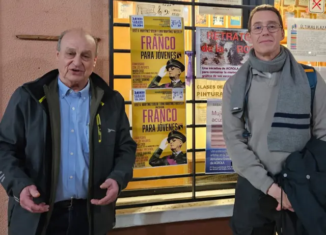 Con mi hijo Erik ayer en la puerta de ACROLA, Aravaca.