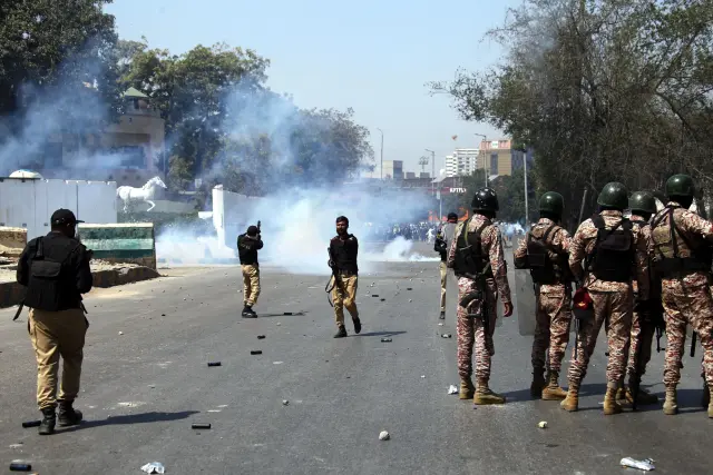 Protestas en Karachi contra el ataque de EEUU a Irán.