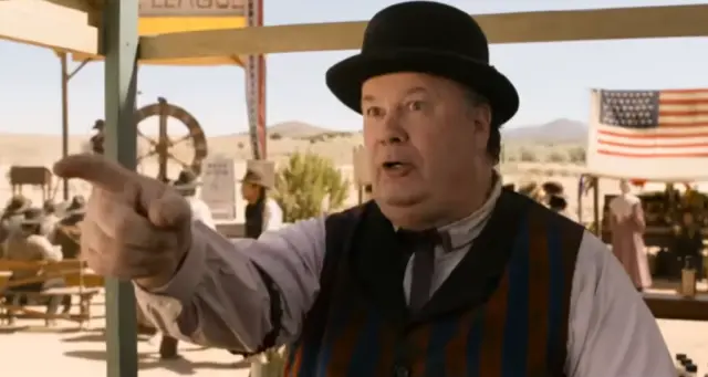 Dennis Huskins en 'Mil maneras de morder el polvo'