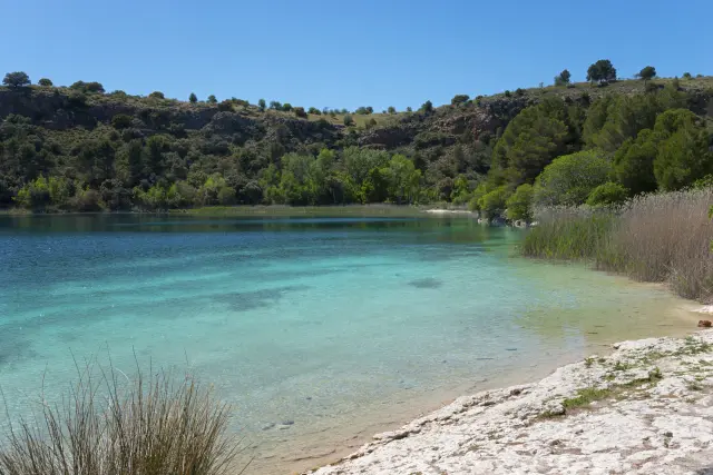 Cascadas, saltos de agua y vegetación exuberante son algunas de las características de estas lagunas ubicadas en Castilla-La Mancha. Este entorno único no tiene nada que envidiar a los lagos neozelandeses.
