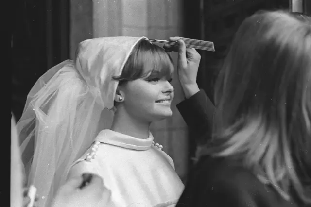 Madrid- España -1965Rocio Durcal rueda con Enrique Guzman la pelicula "Acompañame".©Gianni Ferrari / COVER *** Local Caption *** Madrid- Spain -1965  Rocio Durcal filming with Enrique Guzman the movie"Acompañame".  ©Gianni Ferrari / COVER