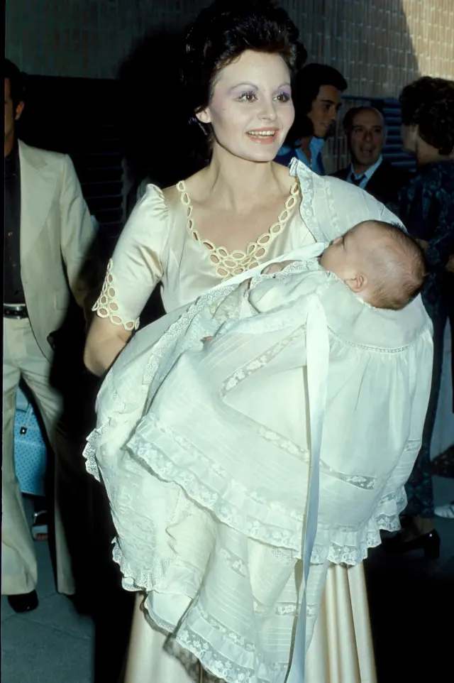 Madrid -España-1967Bautismo delsegundohijomde Rocio Durcal Antonio Morales, Antonio Fernando.©Gianni Ferrari / COVER *** Local Caption *** Madrid -España-1967 Baptism of the second son of Rocio Durcal and Antonio Morales, Antonio Fernando.  ©Gianni Ferrari / COVER