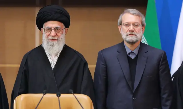 Jamenei y Lariyani, juntos en 2017 durante la Sexta Conferencia Internacional en apoyo de la Intifada Palestina, en Teherán.