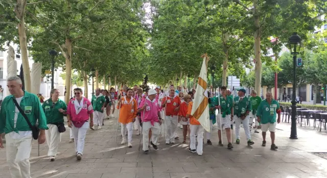 Cofradía de San Roque por el paseo.