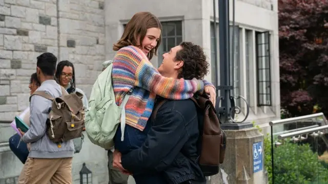 Los protagonistas de 'Kiss Me (Off Campus)'