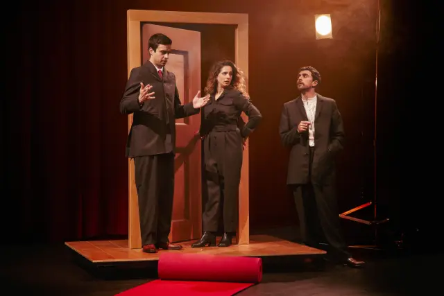 Juan Paños, María Etala y Javier Ballesteros, en Nave 10 Matadero, durante una función de 'Niebla'.