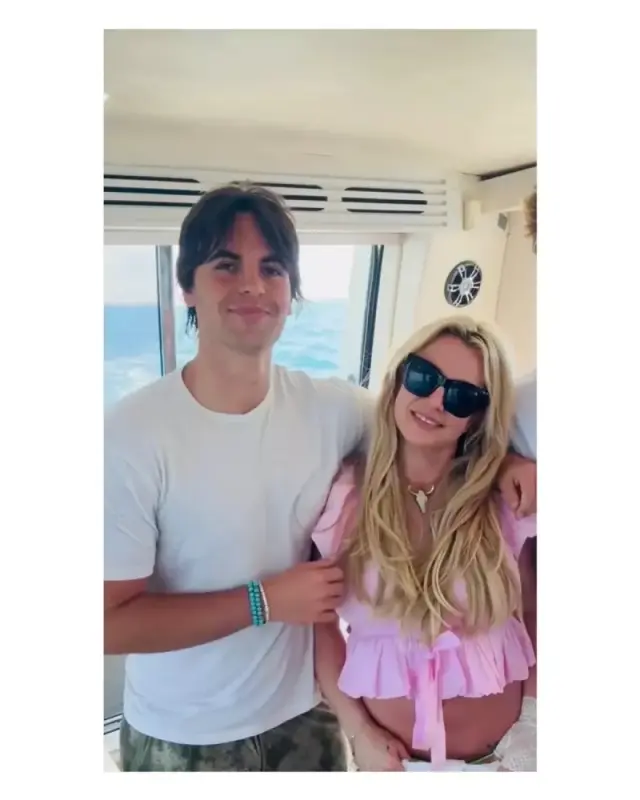 Britney y su hijo, en el yate.