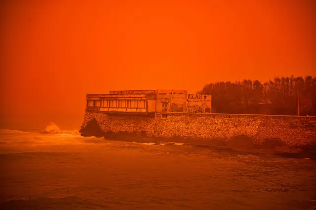A general view of the seaside in Iraklio, on the southern island of Crete, Greece, during a dust storm on Wednesday, April 1, 2026. (AP Photo/Giorgos Gkratsos)
Associate Press/ LaPresse
Only Italy and Spain
