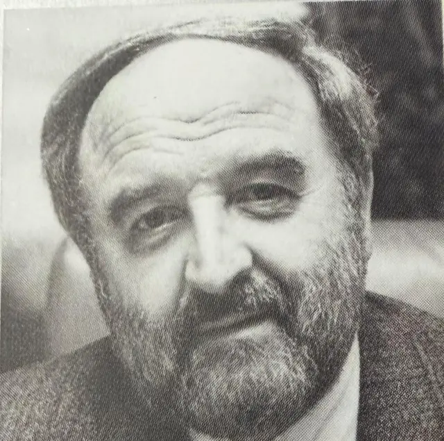 Retrato de Diego en su libro sobre su paisano el general Sáenz de Santa Maria.