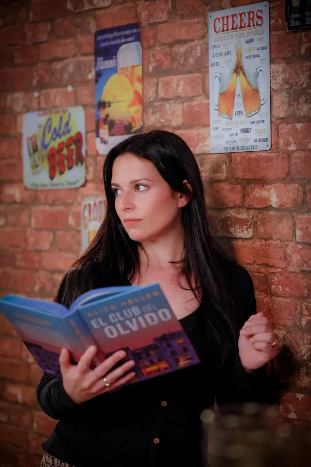 Alice Kellen, con su libro último.