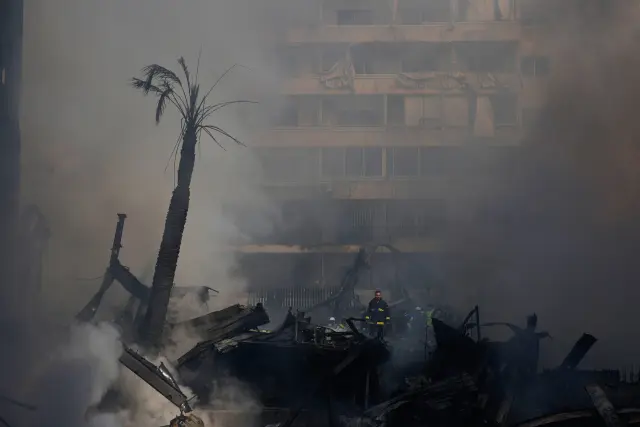 Smoke rises following several Israeli airstrikes in Beirut, Lebanon, Wednesday, April 8, 2026. (AP Photo/Hassan Ammar)





Associate Press/ LaPresse
Only Italy and Spain