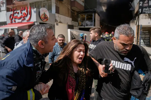 A woman is assisted at the site of an Israeli airstrike that struck an apartment building in Beirut, Lebanon, Wednesday, April 8, 2026. (AP Photo/Bilal Hussein)





Associate Press/ LaPresse
Only Italy and Spain