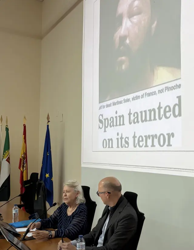 Mi esposa Ana Westley (awestley.com, ex corresponsal del New York Times) participó en las dos conferencias. En la foto, junto al decano de la Facultad de Formación del Profesorado..tad