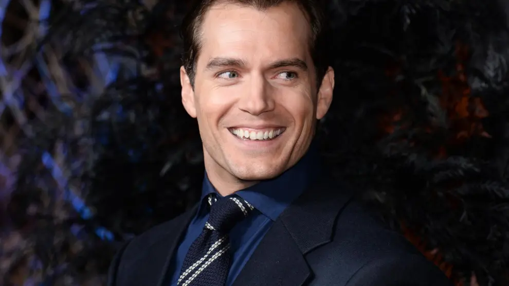 La primera foto de Henry Cavill con su nueva novia provoca llantos y decepción entre sus