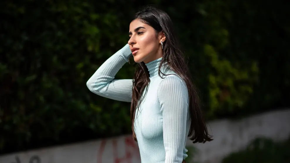 Cuatro Colores Que Se Dejar N De Llevar En 2025 Y Cuatro Que Ser N Look De Street Style En Color Azul Cielo Una De Las Tendencias De 2025.r D.1539 353 5964