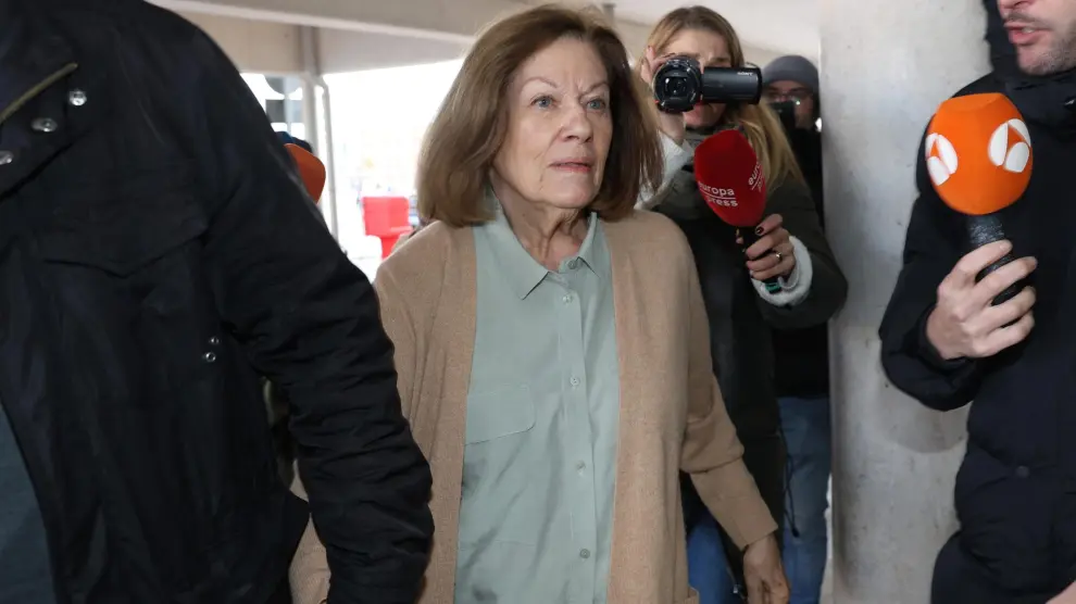 Natalia Figueroa, mujer de Raphael, asegura que el cantante "va muy, muy  bien", aunque está "resignado" por la cancelación de sus conciertos