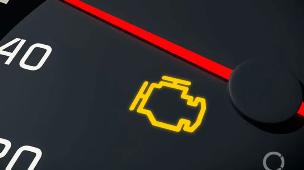 La luz del coche que podría impedirte pasar la ITV: qué significa y cómo  actuar si