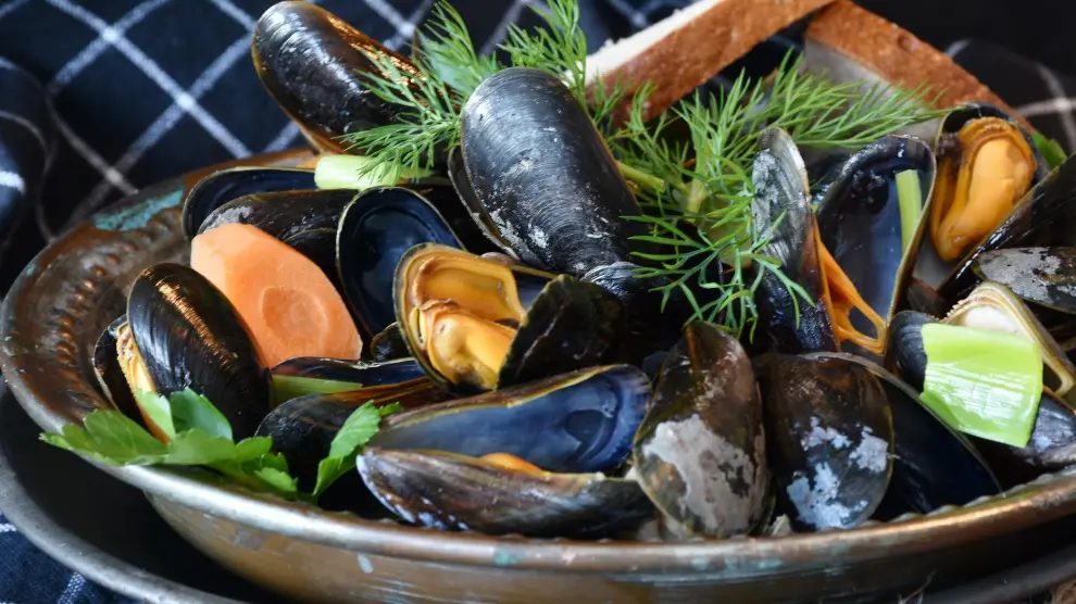 La taberna madrileña con más de 100 años que prepara mejillones de 10 maneras diferentes (y baratas)