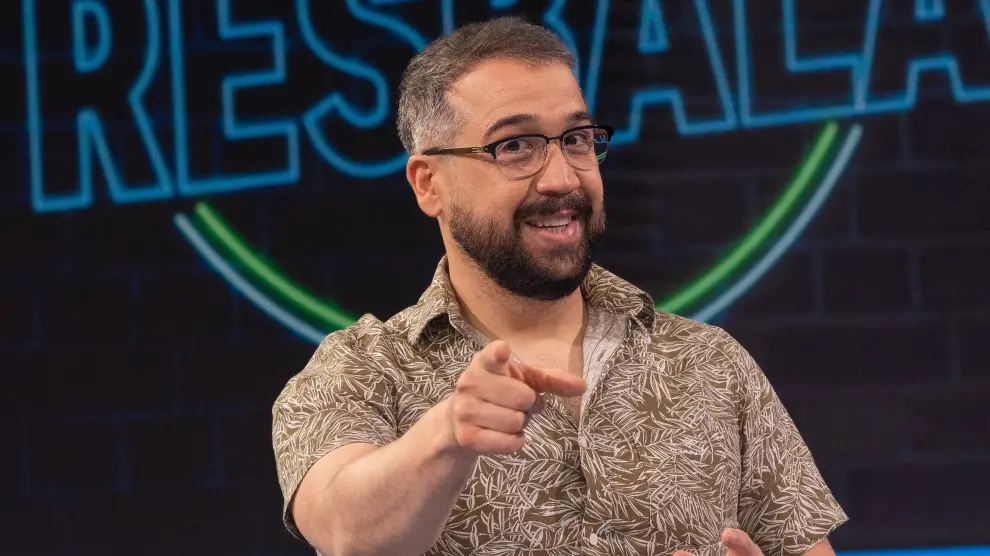 Así es Aníbal Gómez, el cómico de 'Me resbala' que triunfa en la música  junto a