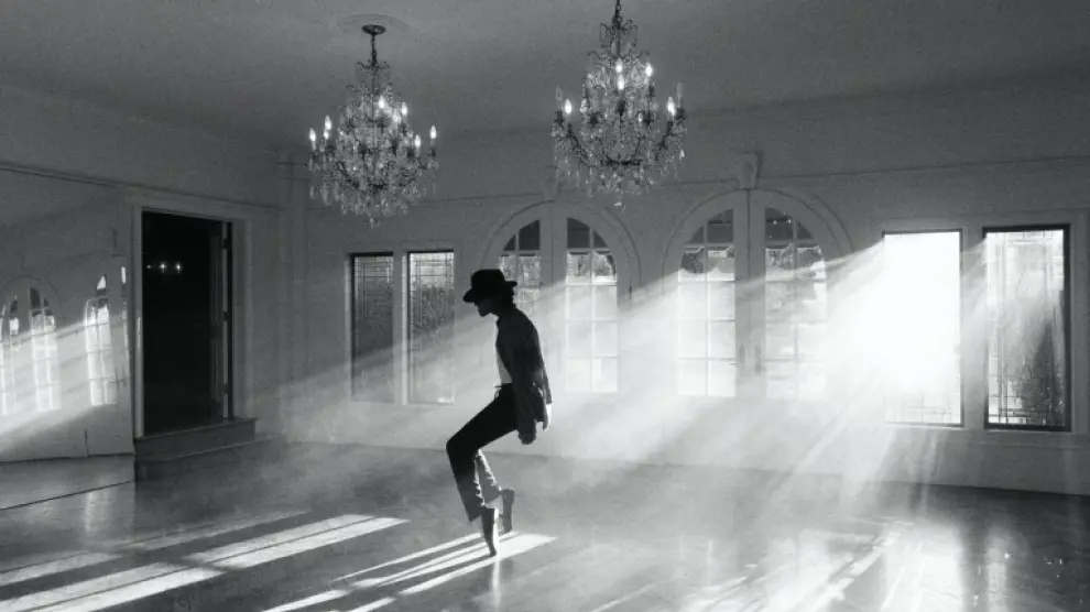 El biopic de Michael Jackson quiere quitarle importancia a las polémicas y  "convencernos de que es