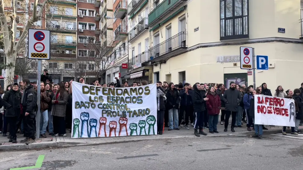 La Policía desaloja entre protestas La Ferroviaria, un centro okupado