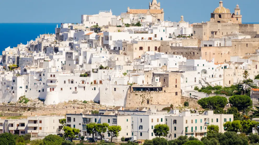 El pueblo blanco a orillas del Adriático con trazado laberíntico que parece sacado de una postal de Andalucía