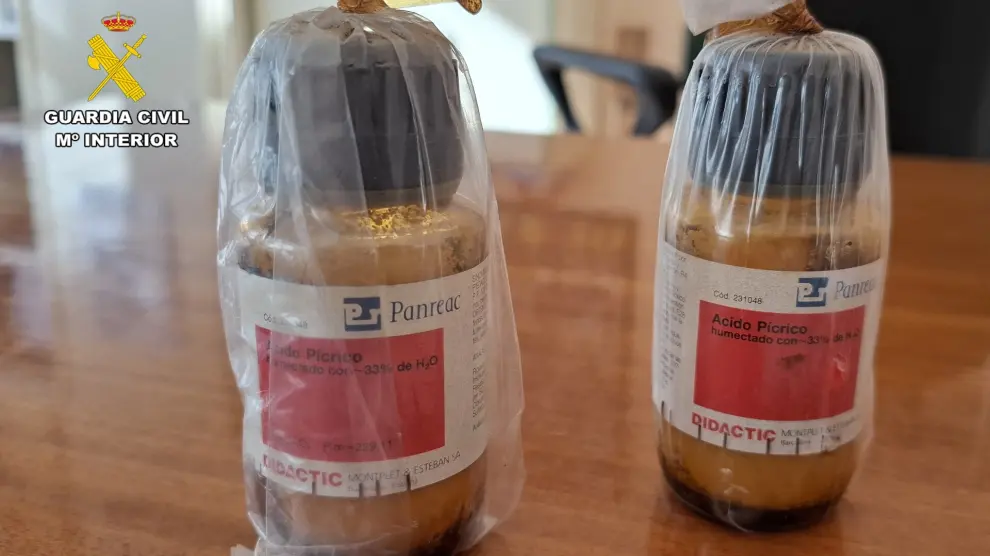 La Guardia Civil retira varios envases de un material explosivo de diferentes centros escolares de Albacete
