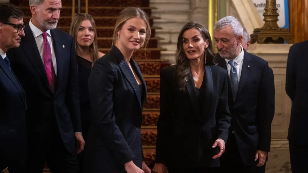 La princesa Leonor se coordina con su madre, la reina Letizia, para su  estilismo en los