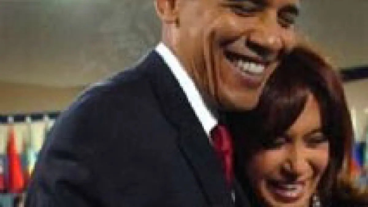 El gesto de saludo de Berlusconi al ver a Michelle Obama, ¿demasiado elocuente?