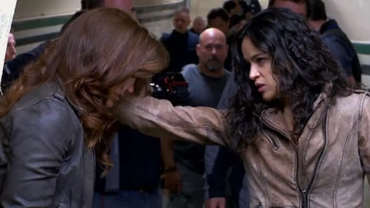 Clip de 'Fast & Furious 6' Brutal pelea entre Gina Carano y Michelle