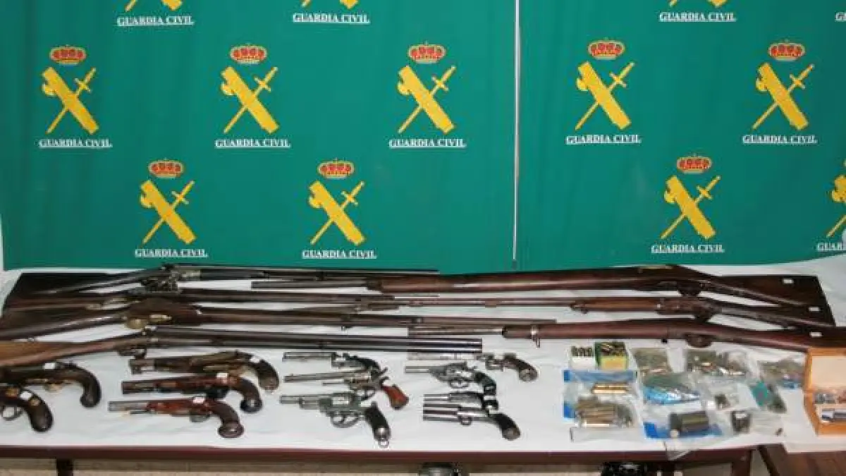 Detenido por tener un depósito de armas antiguas en Sant Boi