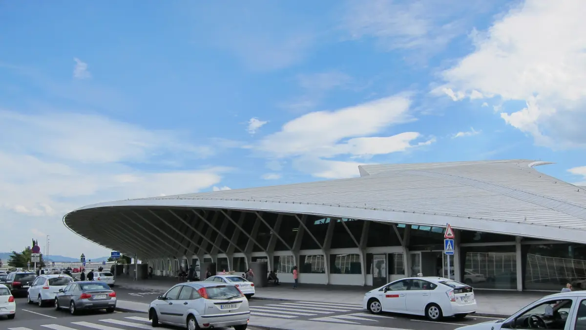El Aeropuerto de Bilbao aumenta un 2,5 sus pasajeros en noviembre y supera este año los 5,5
