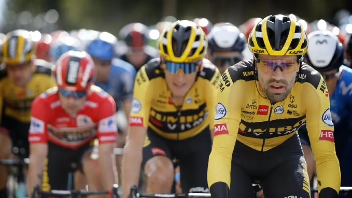 La Vuelta Ciclista llega a Madrid con 535 policías y menos público thumbnail