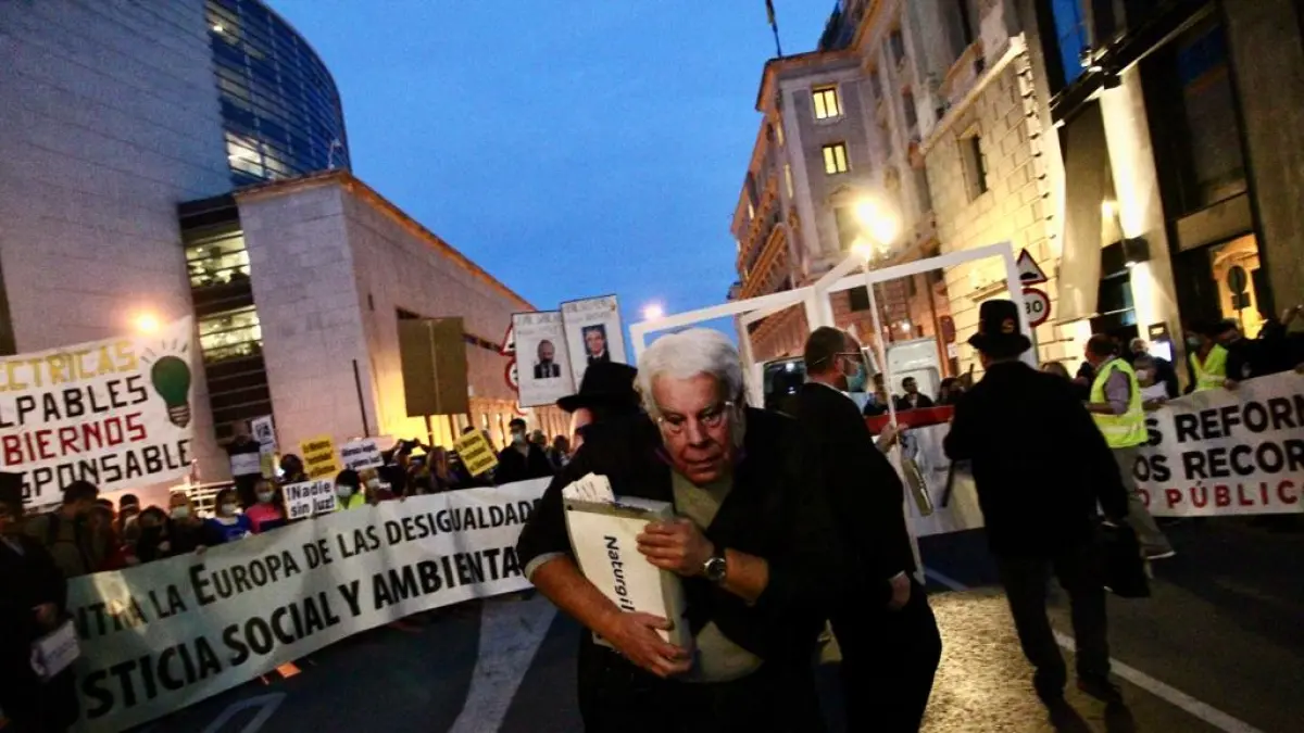 MINUTO A MINUTO | Así te contamos la manifestación por la factura de la luz thumbnail