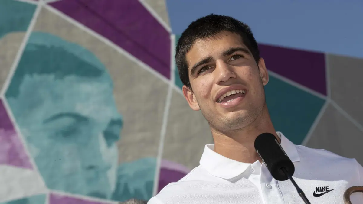 Alcaraz, estrella en su pueblo: inaugura su grafiti y se acuerda de Rafa Nadal