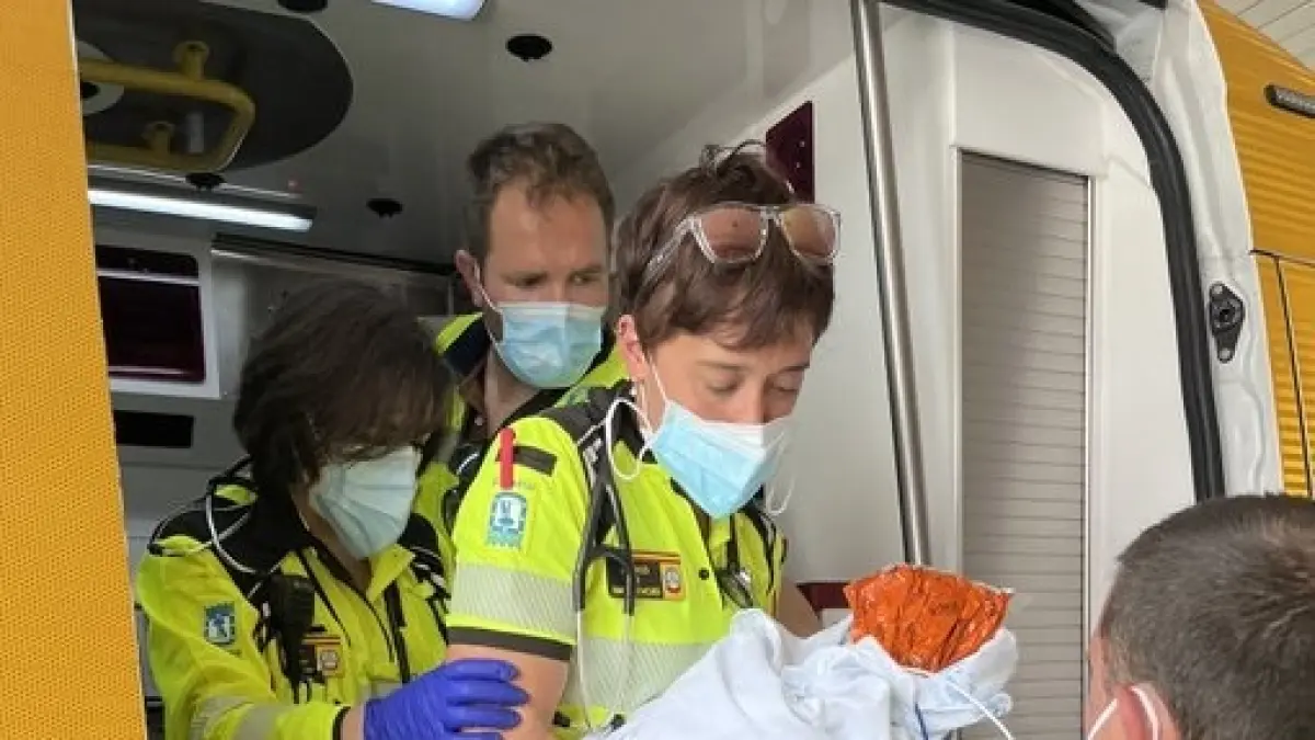 La Policía busca a los padres del bebé recién nacido hallado en una calle de Madrid thumbnail