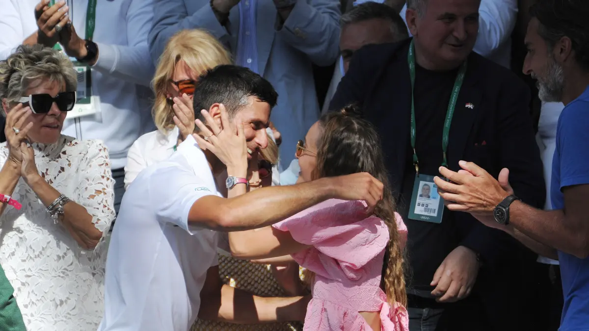 La esposa de Djokovic se enzarza con un periodista por la posición antivacunas del tenista: «Es la elección de su cuerpo»