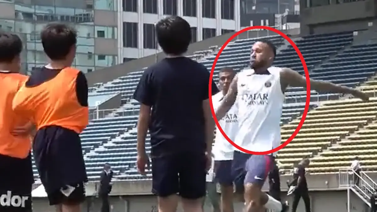 El vacile de Neymar a unos niños que indigna a las redes sociales: «¡Qué poca vergüenza!»