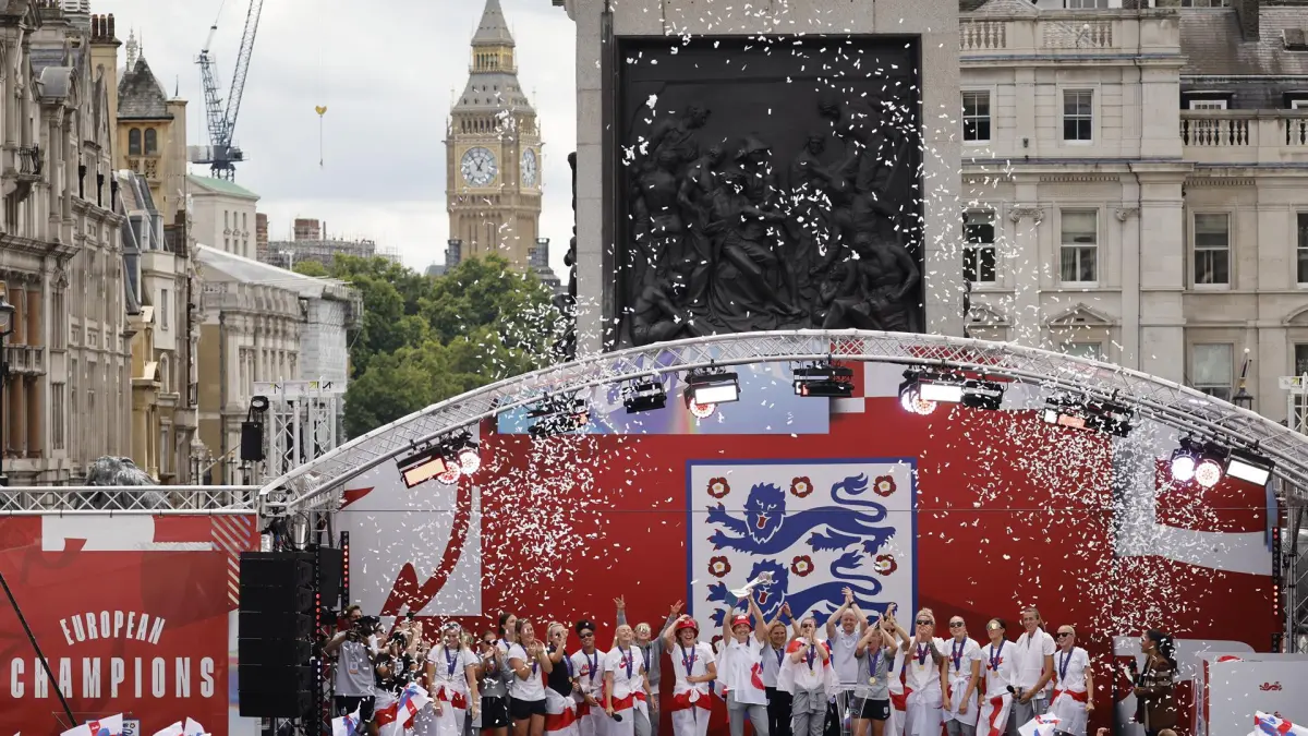 Las Leonas reciben un baño de multitudes y el tratamiento de reinas de Europa en el corazón de Londres