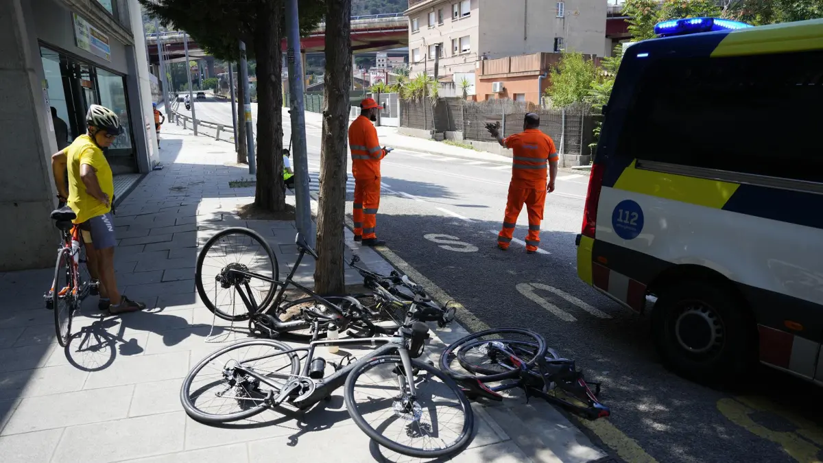 Uno de los supervivientes del atropello mortal a ciclistas en Barcelona asegura que el conductor aceleró y les hizo «una peineta»