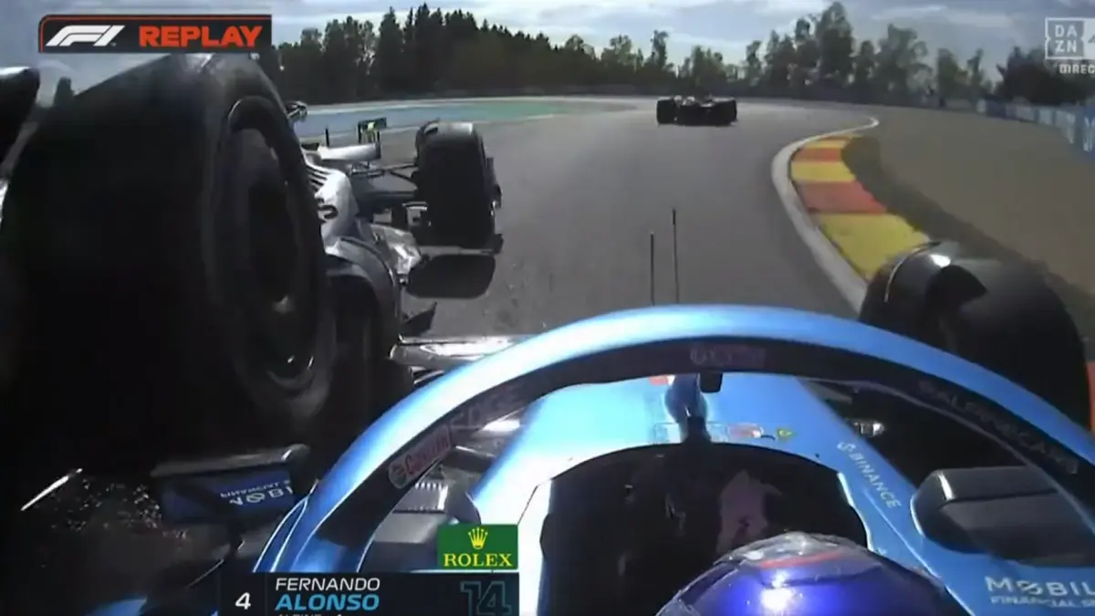 El impactante accidente entre Fernando Alonso y Hamilton: el Mercedes pasó por encima del Alpine