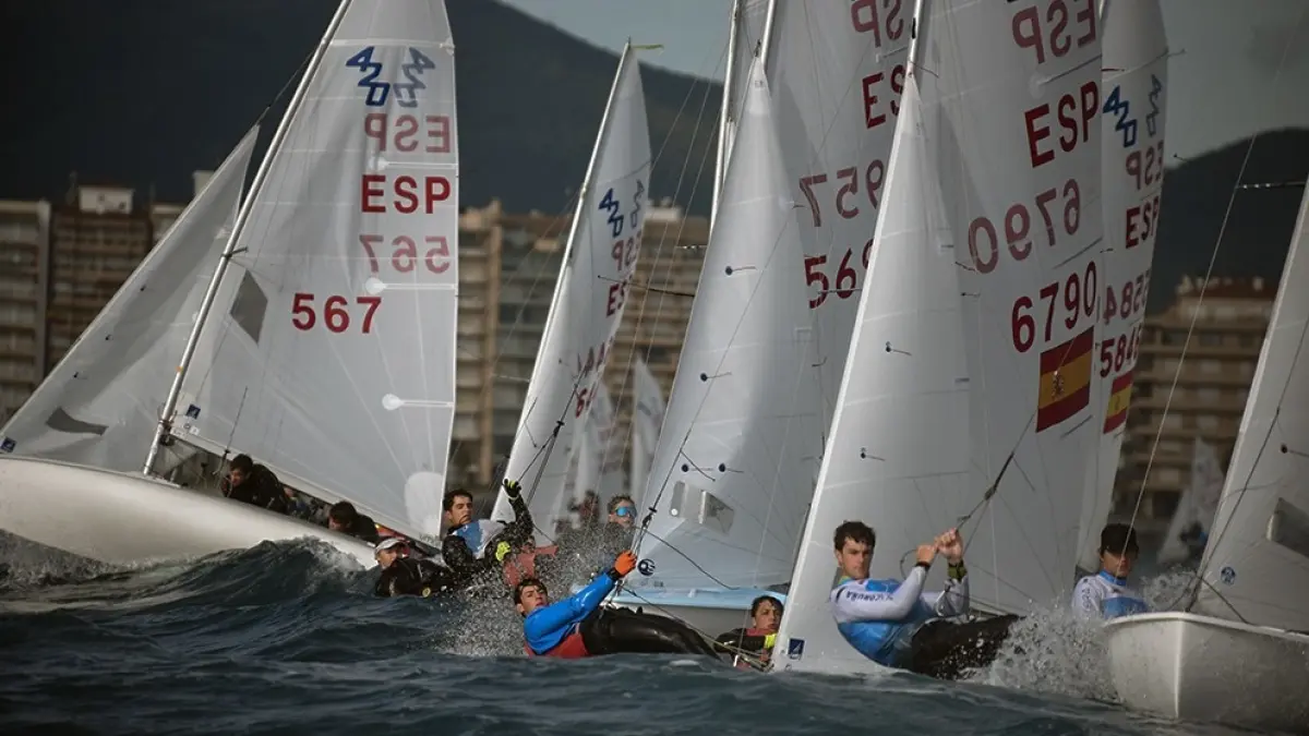 Los españoles Pol Mateu y Alejandro de Maqua, líderes en 420 de la Christmas Race