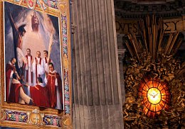 Imagen de los siete sacerdotes beatificados, en el Vaticano (Efe).