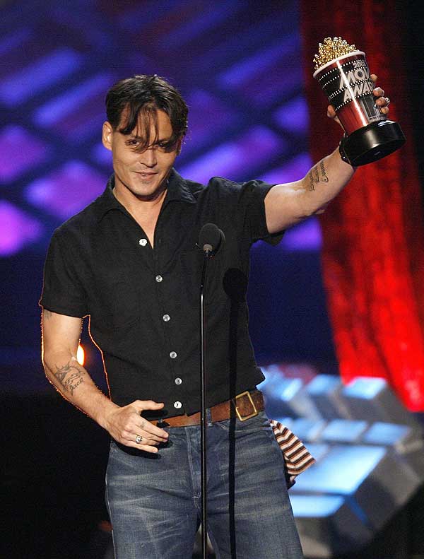 Depp triunfa en los premios MTV de cine por sus papeles de pirata y