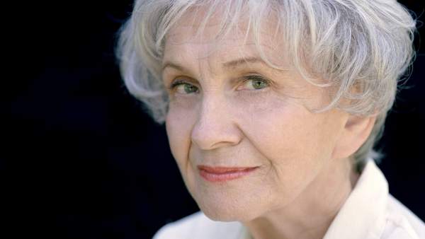La escritora canadiense Alice Munro.
