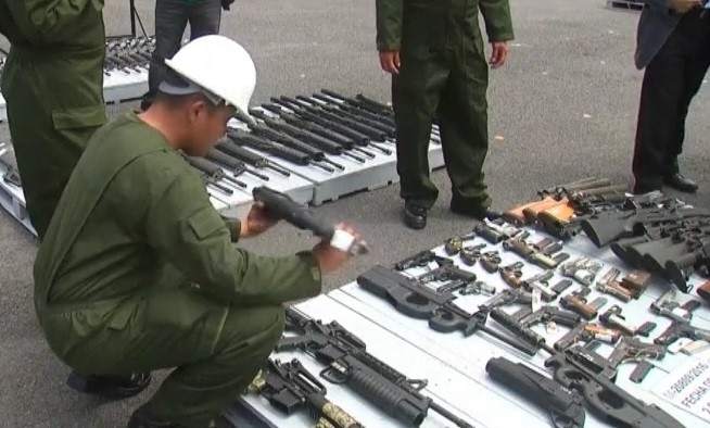 El gobierno de México destruye 8.000 armas de fuego.