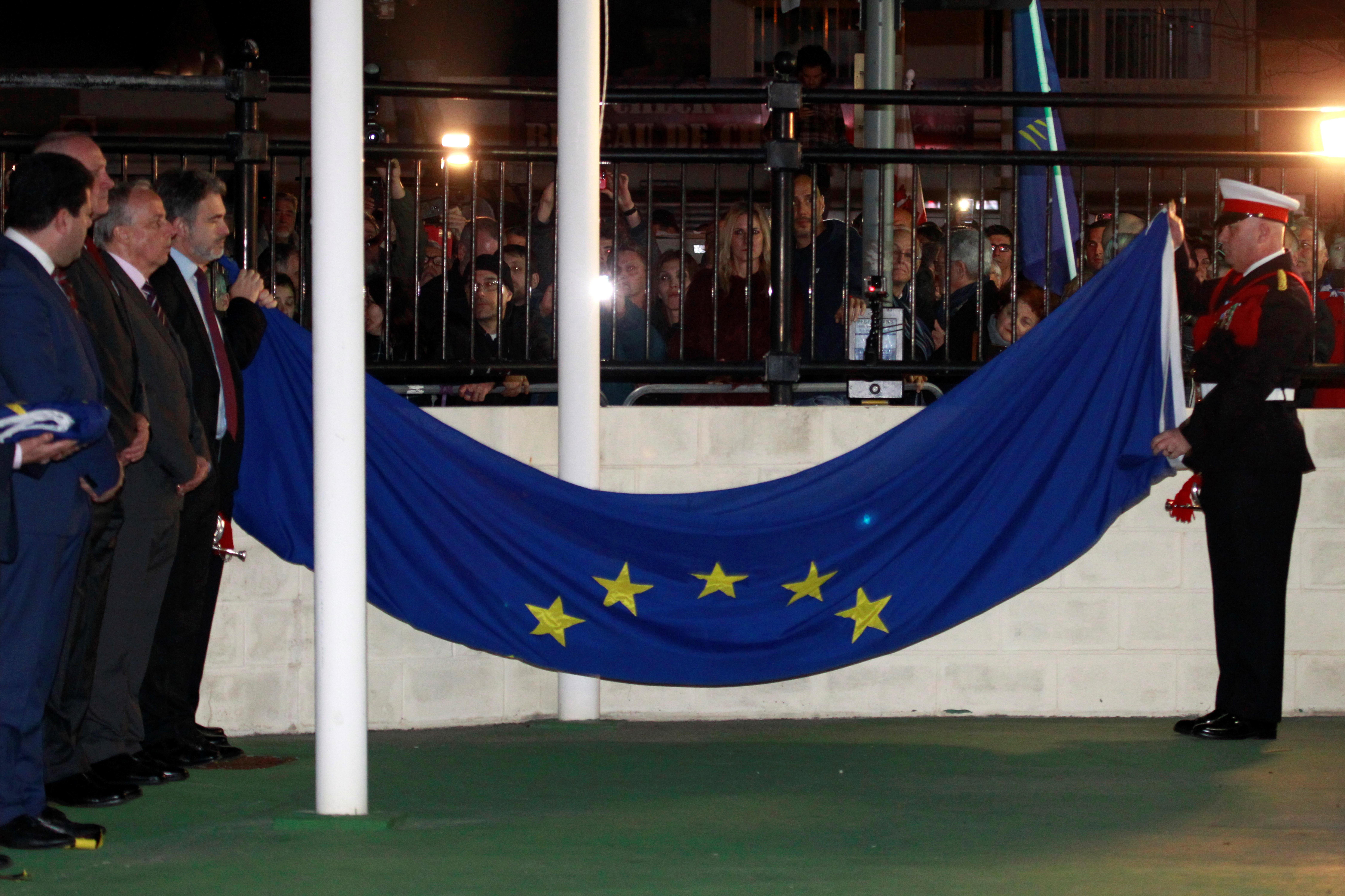 El día en que Gibraltar se despidió de la UE con una ceremonia en la verja.