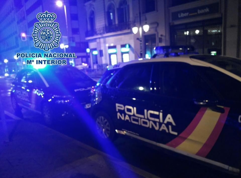 Imagen de Archivo de Vehículos de la Policía Actuando de Noche