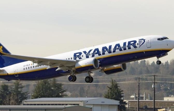 Unión de Consumidores demanda a Ryanair por negarse a indemnizar a una viajera cántabra cuyo vuelo fue cancelado