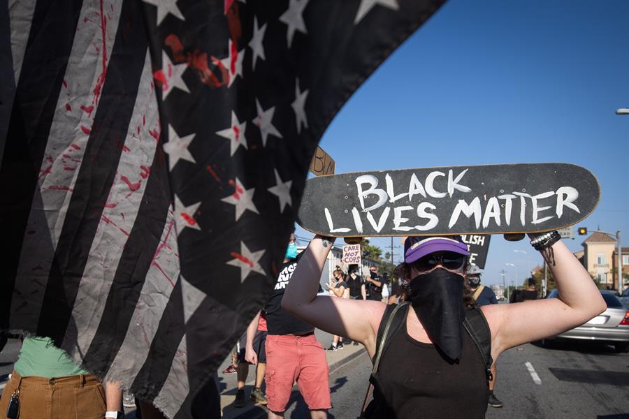 Activistas del movimiento Black Lives Matter protestan en EE UU contra el racismo y la violencia policial, en una imagen de archivo.